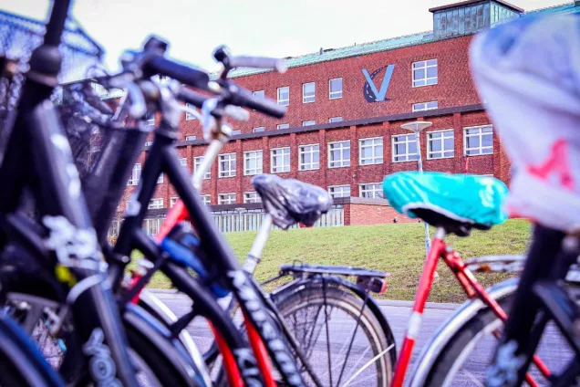 V-huset seen from outside with bicycles in the foreground. Photo.